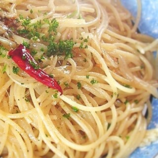 アンチョビと玉ネギの白ワインソースのパスタ